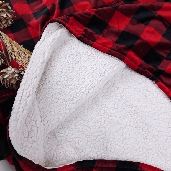 The Comfy Red Black Plaid Wearable Oversized Fleece Blankets - Picture 4 of 14